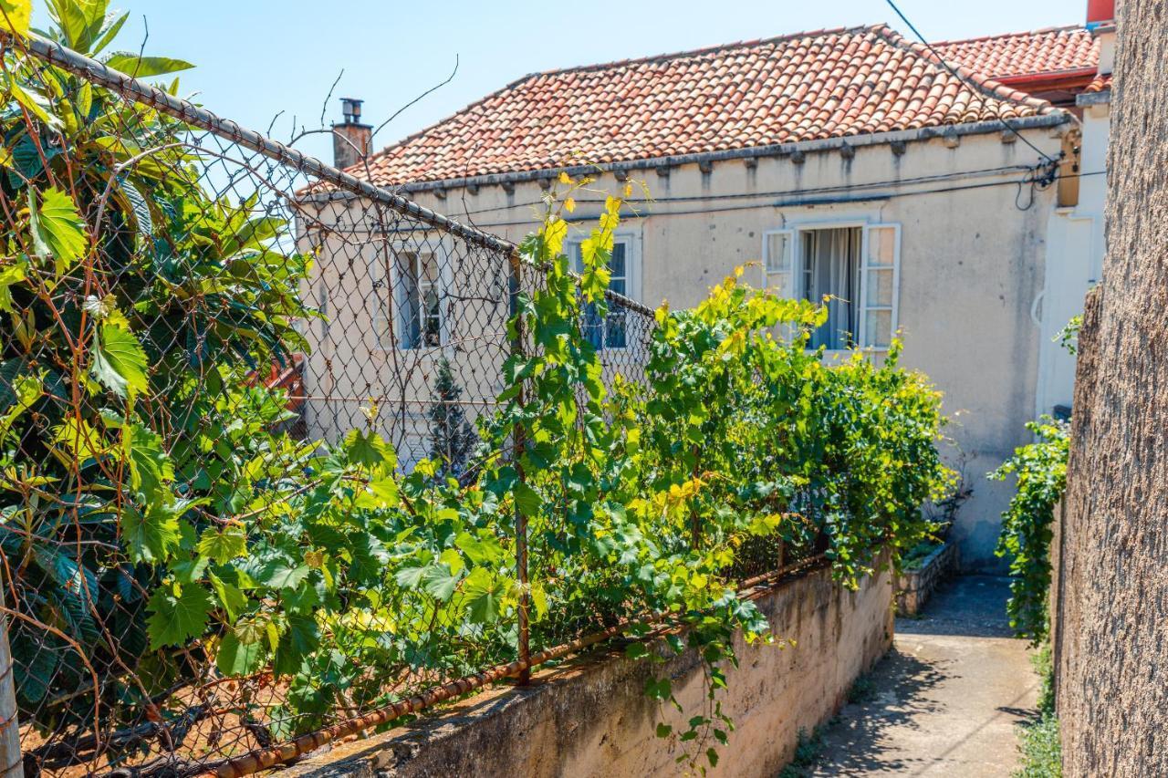 Guesthouse Isabel La Catolica Dubrovnik Buitenkant foto
