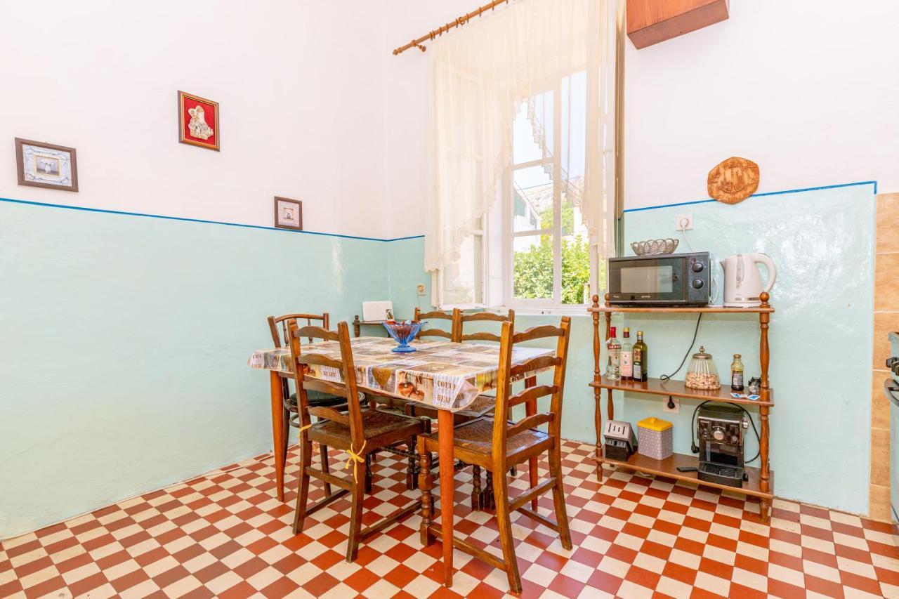 Guesthouse Isabel La Catolica Dubrovnik Buitenkant foto