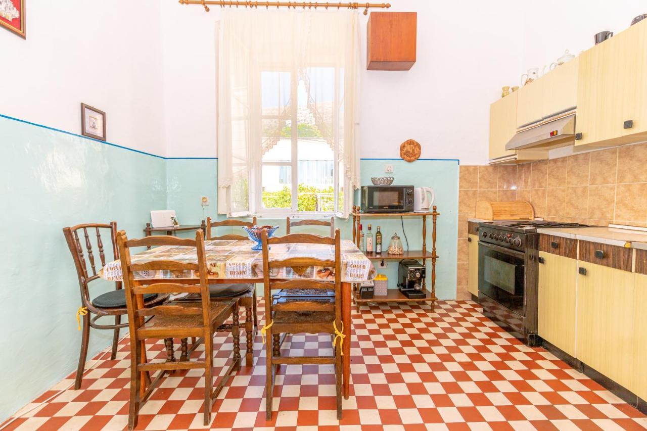 Guesthouse Isabel La Catolica Dubrovnik Buitenkant foto