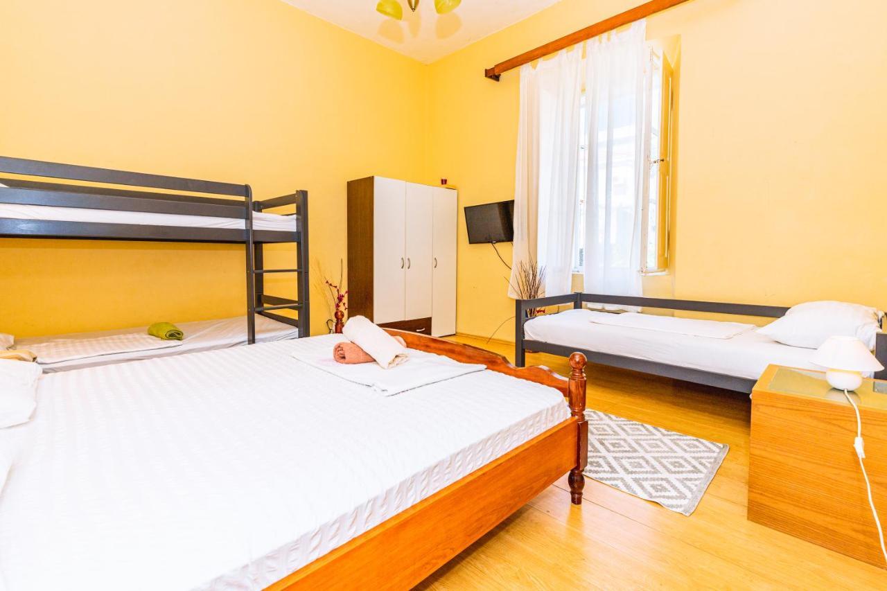 Guesthouse Isabel La Catolica Dubrovnik Buitenkant foto
