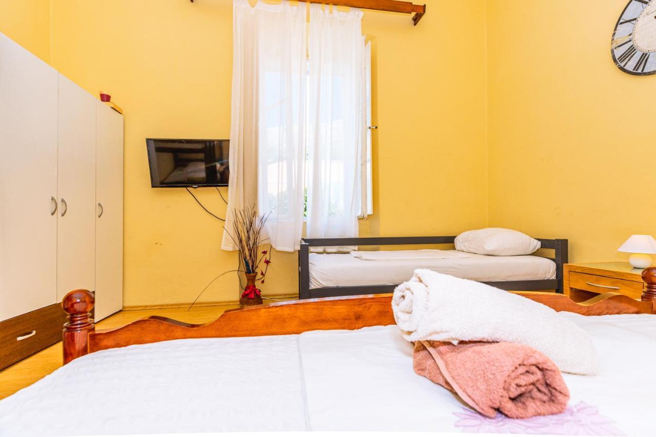 Guesthouse Isabel La Catolica Dubrovnik Buitenkant foto