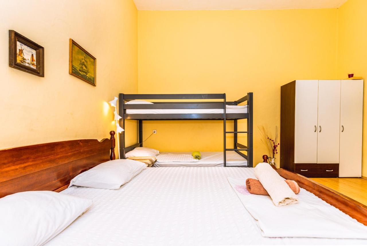 Guesthouse Isabel La Catolica Dubrovnik Buitenkant foto